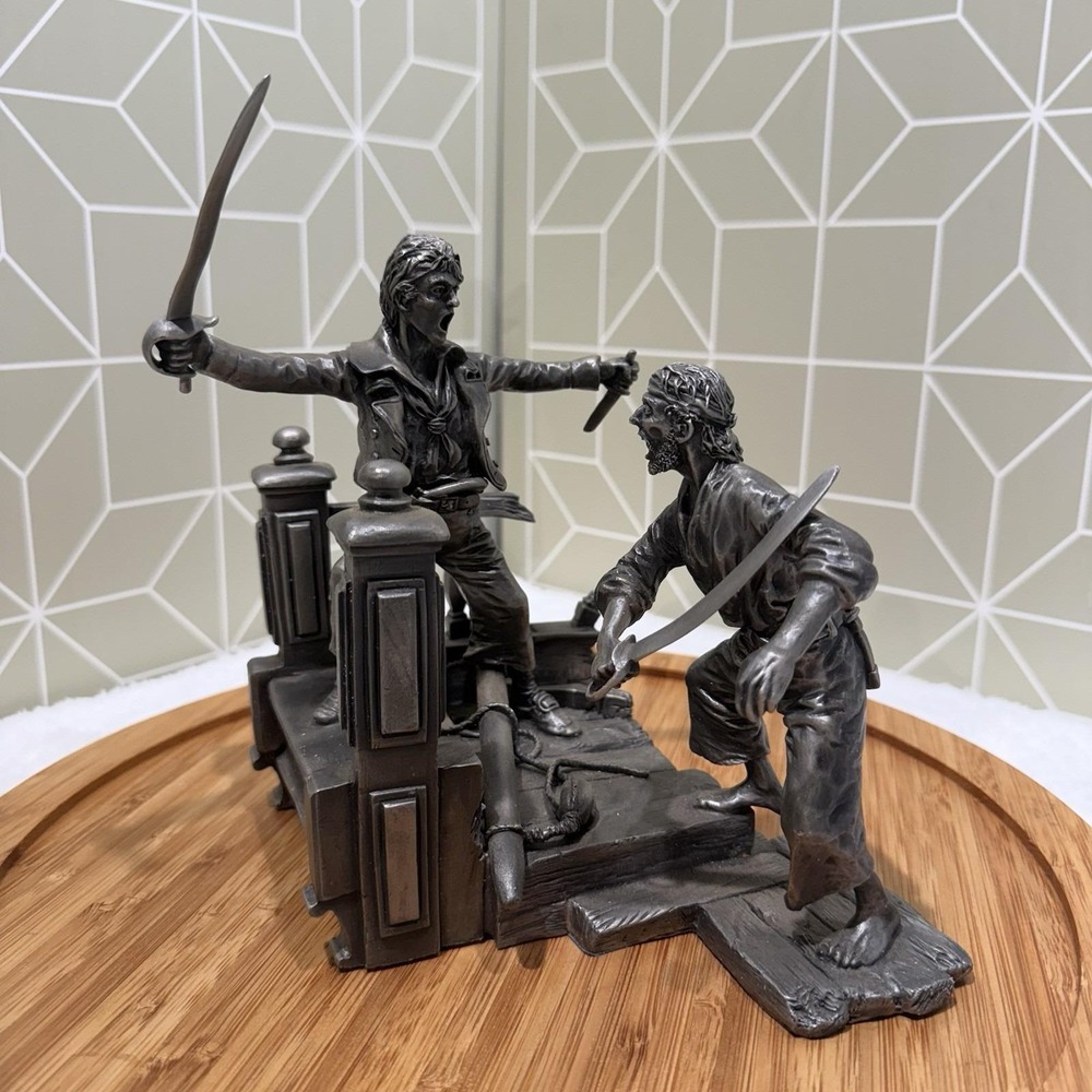 The Franklin Mint "Defending the Crown" Fine Pewter Sculpture Peter Jackson 1988